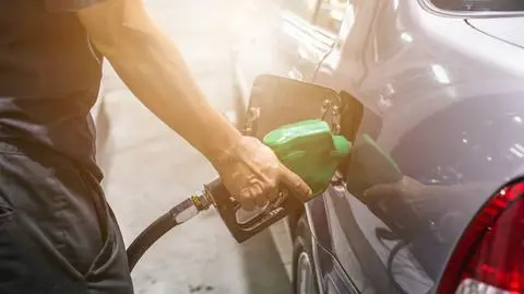 Nowa opłata paliwowa ma wynieść 20 groszy za litr (plus VAT)