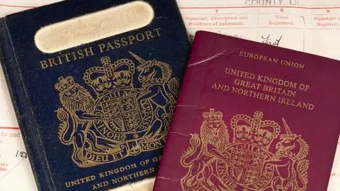 Brytyjczycy wrócą do paszportów w granatowo-złotych barwach