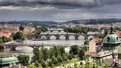 Premier Czech: by przyjąć euro, musimy uzdrowić finanse publiczne
