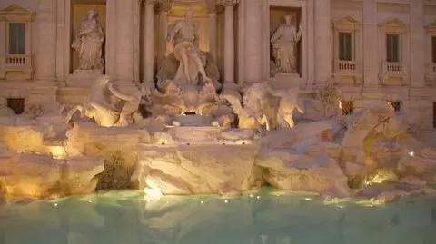 Fontanna di Trevi znów zachwyca