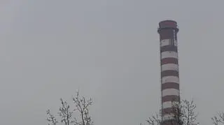 Polska składa w Brukseli Krajowy Plan Rozdziału Uprawnień do emisji CO2. Co ciekawe jest to plan, który od 2007 polskie Ministerstwo Środowiska konsekwentnie podważało. Jak się dziś okazuje był to spór wyłącznie w imię zasad, ale spór dość kosztowny. Czy chociaż trochę opłacił się polskim przedsiębiorcom? O tym Cezary Królak. 