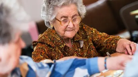 O świadczenie w ramach programu "Mama 4 plus" mogą się ubiegać matki po osiągnięciu wieku emerytalnego 60 lat