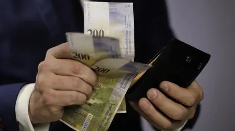 Zarobki w Szwajcarii robią wrażenie, mediana wynosi ok. 25 tys. zł