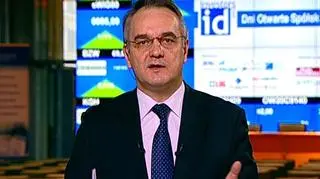 W zeszłym tygodniu rząd przyjął informację, z której wynikało, że już połowa firm nie ma problemów związanych z opcjami. PiS złożył w Sejmie własny projekt ustawy o unieważnieniu opcji, którego głównym zamierzeniem będzie ujawnienie kulis tych transakcji nie tylko w relacjach krajowych, ale przede wszystkim w relacjach międzynarodowych. Jak podkreślił na antenie TVN CNBC Biznes Waldemar Pawlak, wicepremier i minister gospodarki, partia złożyła propozycję, według której z chwilą, kiedy klient złoży oświadczenie o tym, że dostrzega nieuczciwe praktyki, będzie możliwe unieważnienie opcji. 