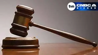 Przedsiębiorcy nie chcą ustąpić bankom w sprawie opcji walutowych. Platforma zapowiada powstanie specjalnych sądów do rozwiązywania tych sporów. Wkrótce resort sprawiedliwości ma wytypować dwa lub trzy sądy, które będą zajmowały się rozpatrywaniem skarg firm na wykonywanie umów opcyjnych przez banki.