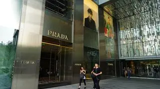 Prada chce ściągnąć młodsze klientki