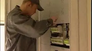 W tym wydaniu magazynu Firma montujemy instalacje elektroniczne, czyli pokazujemy jak można tworzyć inteligentne domy, przyglądamy się rynkowi instalacji w przedsiębiorstwach, badamy ilu klientów możemy znaleźć na tego typu usługi i ile można na nich zarobić.