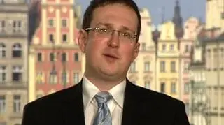 NG2 nie ucierpi na kryzysie. Wbrew opiniom analityków z Erste Banku, dyrektor finansowy NG2 Piotr Nowjalis, zapewnił, że tegoroczne wyniki spółki będą co najmniej na takim samie poziomie jak w 2008 roku. Spółka otworzyla ponad 100 nowych wlasnych sklepów i z optymizmem patrzy w przyszłość. Jak podkreslił Piotr Nowjalis w rozmowie z Robertem Stanilewiczem, w programie "Dzień na rynkach" do tej pory jedynym czynnikiem, który wpłynął na słabszą sprzedaz była brzydka pogoda. Wraz z pojawienien sie pięknej pogody nastąpił wzrost sprzedaży.

