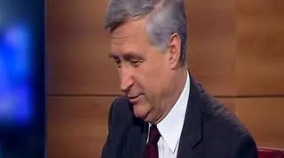 Węgry z systemem emerytalnym opartym na OFE. Do końca stycznia Węgrzy mają czas na powrót z prywatnych funduszy do państwowego. Z kolei polski rząd chce zamiast gotówki przekazywać funduszom emerytalnym emerytalne obligacje. O polskim sposobie na dług Marek Tejchman rozmawiał z dr Małgorzatą Starczewską – Krzysztoszek z Rady Gospodarczej przy Premierze i Piotrem Kuczyńskim, Głównym Analitykiem Helion Doradcy Finansowi.