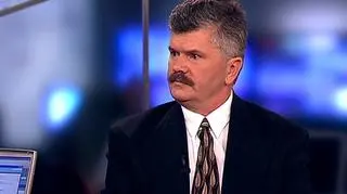 Bezrobocie w Stanach Zjednoczonych osiągnęło poziom nie notowany od 26 lat, gdy prezydentem USA był Ronald Reagan. Do 10,2% wzrosła w październiku stopa bezrobocia za oceanem. W październiku pracę straciło 190 tysięcy Amerykanów. O prognozy dla tamtejszego rynku pracy pytaliśmy dr Andrzeja Kurnickiego, prezesa Euro American Company.