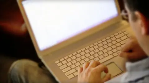 Praca. Brakuje 50 tys. informatyków, programistów i specjalistów od IT