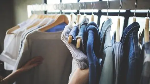 Wyniki kontroli odzieży w polskich sklepach