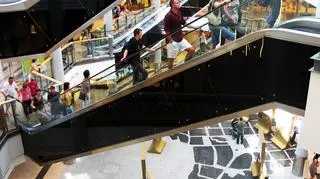  GUS podał w środę, że w kwietniu 2015 r. odnotowano wzrost sprzedaży detalicznej w cenach stałych w skali roku o 1,5 proc. 