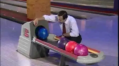 Dziś w magazynie zapewniamy rozrywkę sobie, próbując zapewnić dochody, czyli budujemy tor do bowlingu.