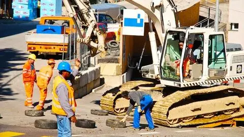 Lepiej zarabiamy i mamy więcej pracy. Według GUS-u średnia pensja w grudniu to 4379,26 zł