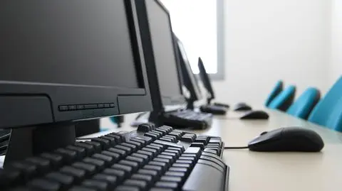 NBP: bezrobocie spada, ale liczba pracujących rośnie słabiej