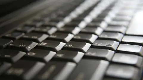 Ojciec internetu ostrzega przed “Cyfrowym Wiekiem Ciemnym”