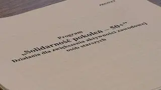 Renta obliczana jak emerytura i praca dla rencistów bez ograniczeń - to jeden - chociaż nie jedyny pomysł, który jest efektem 100 dni urzędowania Minister Pracy Jolanty Fedak. Pomysł ma tylu zwolenników, co przeciwników... Co o tym pomyśle sądzą sami zainteresowani i jak to rozwiązanie - a także całe sto dni urzędowania minister pracy - oceniają eksperci.
