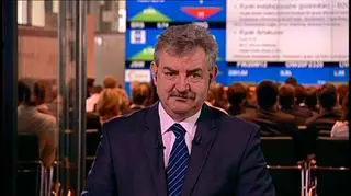 Senat miał się zająć nowelizacją ustawy o transporcie drogowym na bieżącym posiedzeniu, ale tego nie zrobi. Powód? Między innymi Święta. Tymczasem Inspekcja Transportu Drogowego nie jest w stanie powiedzieć, jakie pojazdy kontroluje po wejściu w życie przepisów o przewozie osób. Ile jeszcze takie firmy mają czekać na rozstrzygnięcie swoich losów? Rozmowa z Kazimierzem Kleiną, senatorem, członkiem senackiej Komisji Gospodarki Narodowej. 