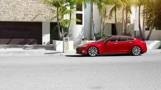 Zarówno Tesla, jak i Chevrolet odnotowały wzrost zamówień, kiedy zaprezentowały nowe modele elektrycznych aut.