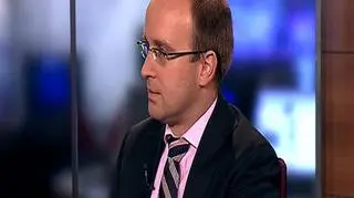 Polskie Porty Lotnicze wyemitują obligacje, by częściowo pokryć koszty remontu pasa startowego. Emisja obligacji jest instrumentem analogicznym do kredytu i mogą go zaciągać spółki, które mają zdolność do oddania tych pieniędzy, mówi w rozmowie z Marcinem Kowalskim Maciej Tarnawski, szef biura emisji długów PEKAO S.A. Obligacje emitowane są przez firmy posiadające osobowość prawną, najczęściej wykorzystuje się je do finansowania planów inwestycyjnych. 