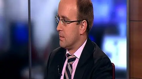 Polskie Porty Lotnicze wyemitują obligacje, by częściowo pokryć koszty remontu pasa startowego. Emisja obligacji jest instrumentem analogicznym do kredytu i mogą go zaciągać spółki, które mają zdolność do oddania tych pieniędzy, mówi w rozmowie z Marcinem Kowalskim Maciej Tarnawski, szef biura emisji długów PEKAO S.A. Obligacje emitowane są przez firmy posiadające osobowość prawną, najczęściej wykorzystuje się je do finansowania planów inwestycyjnych. 