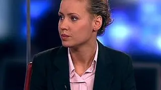 Analitycy wypowiadają się pozytywnie o Biotonie, a rynek czeka na nową strategię rozwoju firmy. Spółka skonsoliduje swoją działalność, pozbędzie się niepotrzebnych aktywów i skupi się na zaawansowanych pracach badawczych oraz na produkcji insuliny, stanowiącej blisko 80% aktywności firmy.
Z kolei kwota długu netto Cersanitu jest szacowana na około 1,3 mld złotych. 
Niewykluczone, że jedyną formą pozyskania kapitału na inwestycje dla spółki będzie emisja nowych akcji.
O polskich spółkach i ich kondycji z analityk Ipopema Securities  Magdaleną Komarecką w "Dniu na rynkach" rozmawiał Mikołaj Kunica.
