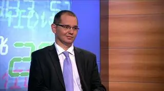 Czy euroobligacje zepsują plany pożyczkowe Polski? Olli Rehn, komisarz UE do spraw gospodarczych i walutowych mówi, że Komisja może przygotować projekt ustawy o emisji euroobligacji i zaprezentować go wraz z raportem na temat zasadności wspólnych obligacji dla strefy euro. Rozmowa z Łukaszem Wróblem, analitykiem Noble Securities.