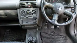 Polska nadal nie ustanowiła przepisów dotyczących rejestracji samochodów z kierownicą po prawej stronie