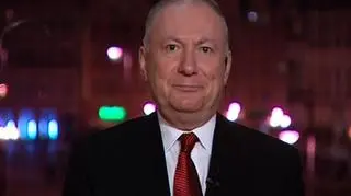 Ekonomiści są podzieleni w opiniach jeśli chodzi o przekroczenie relacji 55% długu publicznego do PKB. Tymczasem z rządu płyną kolejne informacje z których wyłania się obraz tego jak mogą wyglądać cięcia wydatków jeśli niebezpieczny próg przekroczymy. Jak jeszcze może wyglądać scenariusz dla Polski w wypadku przekroczenia progu? Marek Tejchman rozmawiał o tym z byłym członkiem Rady Polityki Pieniężnej, profesorem Marianem Nogą. 