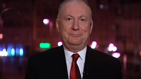 Ekonomiści są podzieleni w opiniach jeśli chodzi o przekroczenie relacji 55% długu publicznego do PKB. Tymczasem z rządu płyną kolejne informacje z których wyłania się obraz tego jak mogą wyglądać cięcia wydatków jeśli niebezpieczny próg przekroczymy. Jak jeszcze może wyglądać scenariusz dla Polski w wypadku przekroczenia progu? Marek Tejchman rozmawiał o tym z byłym członkiem Rady Polityki Pieniężnej, profesorem Marianem Nogą. 