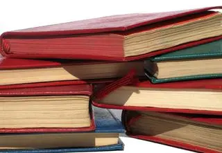 Sprzedawała podręczniki za 68 złotych, straciła 20 tysięcy