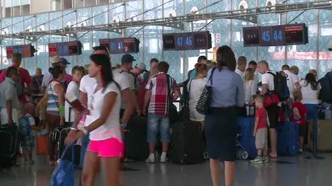 Opóźnione loty Small Planet, turyści mają problem z powrotem