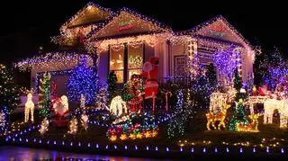 W okolicy świąt na przedmieściach największych miast USA nocne światła świecą od 20 do 50 proc. jaśniej niż w pozostałej części roku