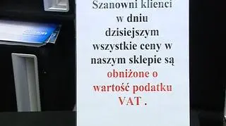 Nie zrobiłeś zakupów przed pierwszym maja? Lepiej zrób je przed trzecim. Przed nami kolejny świąteczny dzień z zakazem handlu. Ale handlowcy też mają kłopot - jak przyciągnąć do sklepów klientów w taki dzień jak dziś, gdy większość z nas wyjechała na majówki. Jedna z sieci handlowych postawiła na promocję - obniżyła ceny aż o 22 procent czyli wartość podatku VAT. Dla nas to dobry pretekst by sprawdzić jak piękny byłby Świat bez tego podatku.