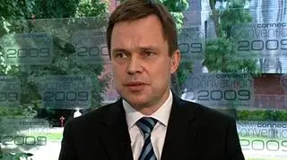 NewConnect to rynek akcji zorganizowany przez Giełdy Papierów Wartościowych prowadzony jednak poza rynkiem regulowanym. Notowane są na nim młode spółki o stosunkowo niewielkiej przewidywanej kapitalizacji działające przeważnie w sektorach tzw. nowych technologii. Obecnie notowane są na nim 94 spółki. O inwestowaniu na rynku NewConnect z naszym gościem Piotrem Wiłą, dyrektorem obszaru rynków kapitałowych BZ WBK w programie "Rynki Dnia" rozmawiał Mikołaj Kunica.