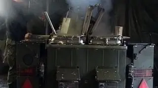 Wojskowa kuchnia dla każdego. Polska armia zamierza pozbyć się sporych zapasów żywności. Do kupienia będzie między innymi cukier, makaron, konserwy i ryż. W sumie 1800 ton różnych produktów. Mniejsza armia to oczywiście mniejsza potrzeba rezerw. Rozkaz jest taki, że nadwyżki muszą zostać sprzedane. Co, gdzie i za ile będzie można kupić? To sprawdzał "szeregowy" Łukasz Kijek.