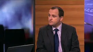 Decyzja agencji Moody's to tylko ostrzeżenie - ocenia były szef Komisji Nadzoru Finansowego. Zdaniem Stanisława Kluzy, który był gościem "Pieniędzy od Rana" obniżenie perspektywy ratingu polskiego sektora bankowego miało na celu zwrócenie uwagi nowego rządu na potrzebę reform. Moody's uważa, że w ciągu najbliższych 12-tu do 18-tu miesięcy warunki, w jakich działają polskie banki, stopniowo się pogorszą.