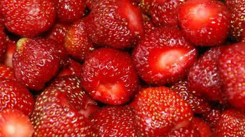 Polskie truskawki już w sprzedaży. 15 proc. tańsze niż przed rokiem