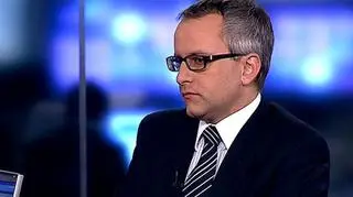 Prawnicy i lekarze z kasami fiskalnymi. Za niecały rok skończy się zwolnienie tych grup zawodowych z obowiązku posiadania kas rejestrujących obrót dla celów podatku VAT i dochodowego - w przypadku prawników, albo tylko dochodowego - w przypadku lekarzy. Ministerstwo Finansów opublikowało w czwartek na swojej stronie internetowej projekt długo zapowiadanego rozporządzenia w tej sprawie Gościem Marka Tejchmana był Piotr Żurowski dyrektor w Grupie Podatków Pośrednich KPMG