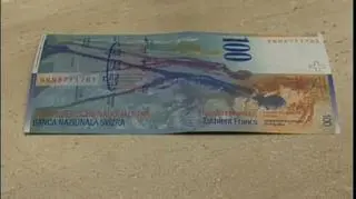 Pożyczanie we frankach wciąż bardziej opłacalne od zaciągania kredytów w złotych. Centralny bank szwajcarski pozostawił dziś stopy procentowe na niezmienionym poziomie. To jeszcze bardziej może utwierdzać w przekonaniu, że to wciąż dobry moment na walutowe operacje związane z zamianą złotego na franka.