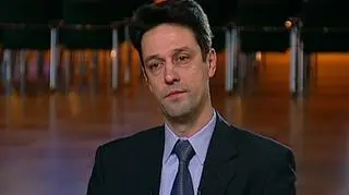 Postęp technologiczny sprawia, że niemal codziennie odbywają się premiery nowych, ulepszonych i bardziej nowoczesnych modeli urządzeń elektronicznych i elektrycznych. Szybko zamieniamy stare sprzęty na nowe, te nowe na jeszcze nowsze. Coraz więcej kupujemy i coraz więcej wyrzucamy. A co dzieje się ze zużytym sprzętem elektrycznym i elektronicznym. Jak ten sprzęt i przez kogo jest niszczony. Jak wygląda ten system i o co w nim chodzi, pytał Rafał Wojda dyrektora CECED Polska Wojciecha Koneckiego.