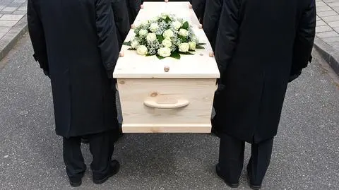 Spór o zasiłek pogrzebowy. Dwie propozycje na stole