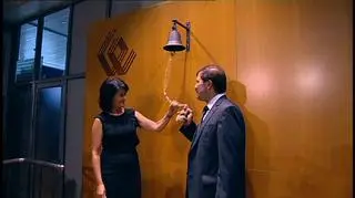 Uroczystość debiutu ukraińskiej spółki Coal Energy na głównym parkiecie warszawskiej giełdy. Coal Energy jest 30. debiutująca w tym roku spółką na GPW. Firma zajmuje sie wydobyciem i sprzedażą węgla. Akcje Coal Energy spadły na debiucie o 5%, cena emisyjna wyniosła 20 złotych za akcję, a wartość emisji przekroczyła 225 milionów złotych.