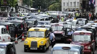Brytyjski związek taksówkarzy skarży się na Ubera