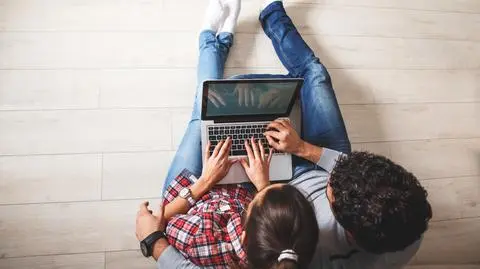 W Black Friday Polacy wydali o 176 proc. więcej w sieci