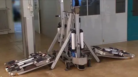 AVERT - robot, który odholuje źle zaparkowane auto