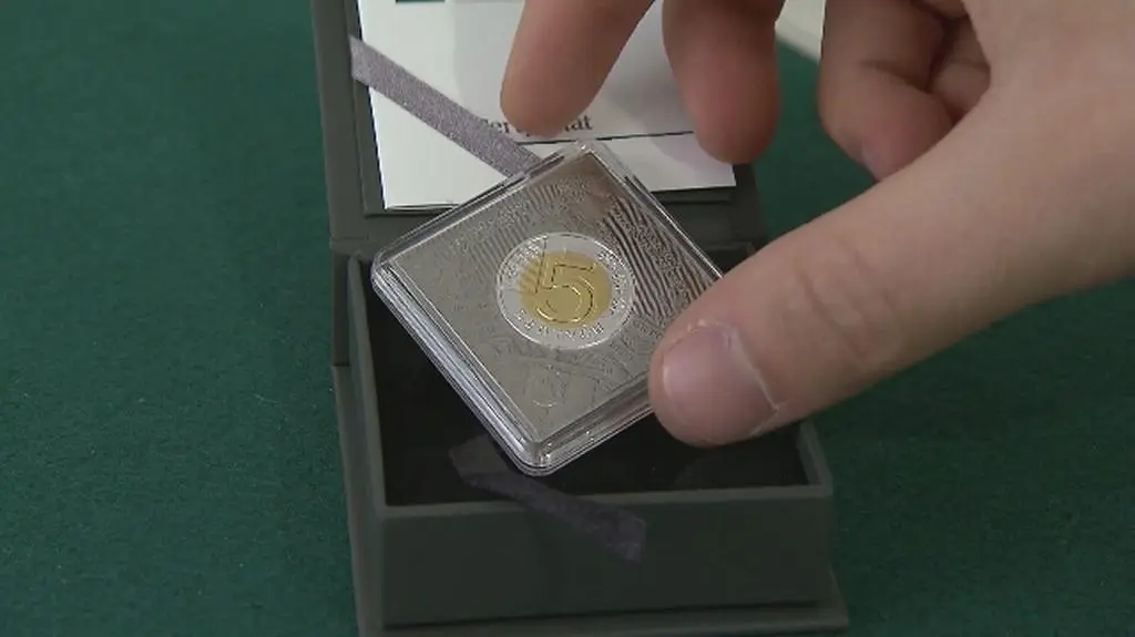 NBP wprowadził do obiegu monetę kolekcjonerską w kształcie kwadratu i nominale 5 złotych