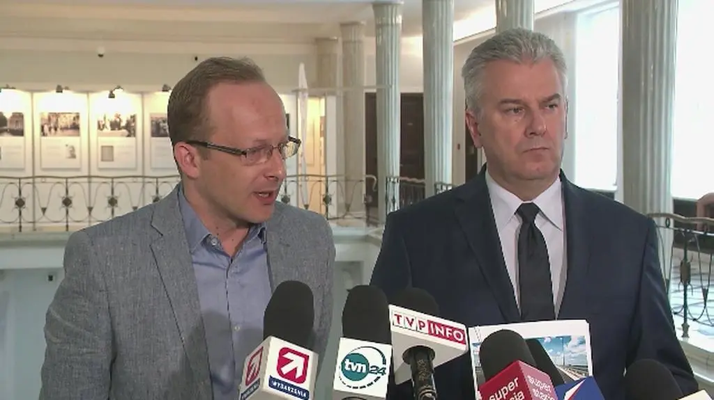 Politycy PO rekomendują ministrowi Adamczykowi zapoznanie się z raportem PwC "Budowa dróg w Polsce