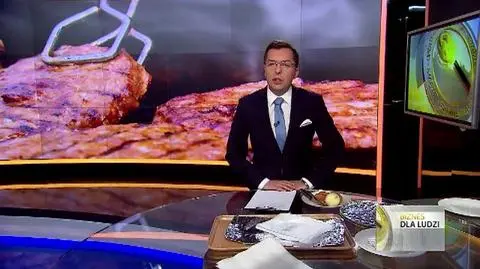 Szef robi grilla dla pracowników